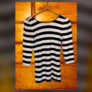 Black and white striped 3/4 sleeve shirt
